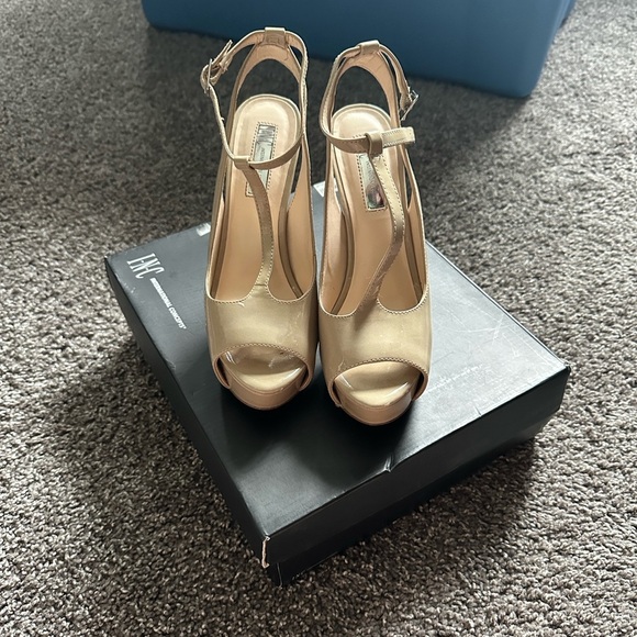 INC International Concepts Slingback Heels Oatmeal Size 7.5 - Picture 3 of 10